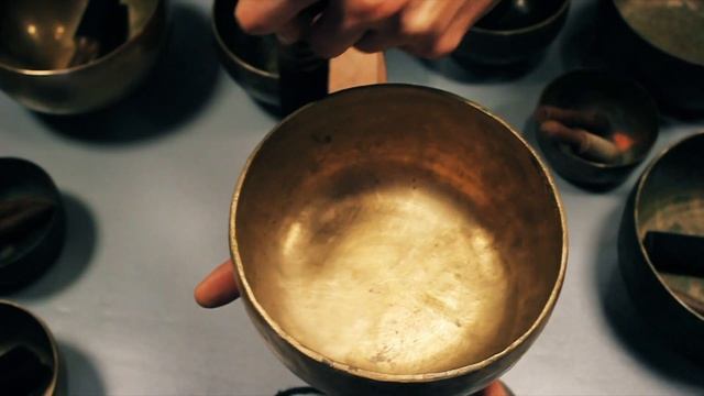 Звуки древней поющей чаши из Тибета смотреть онлайн
