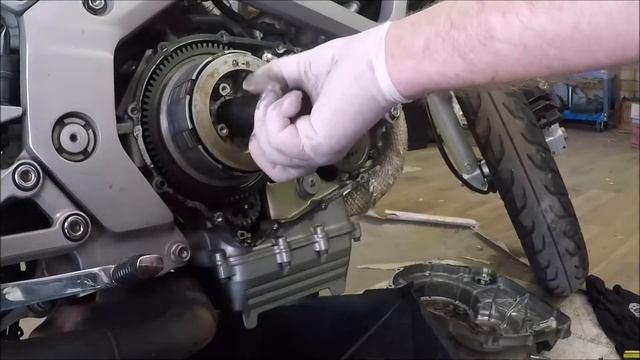 How to Replace the Clutch on a Honda Spada VT250FL смотреть онлайн