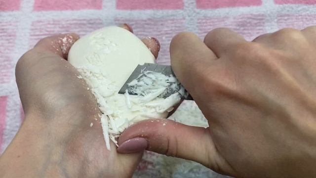 ASMR РЕЖУ ХРУСТЯЩИЙ МОЛОЧНЫЙ КУСОЧЕК ДЕТСКОГО МЫЛА смотреть онлайн