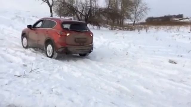 Mazda CX-5 может ехать по бездорожью