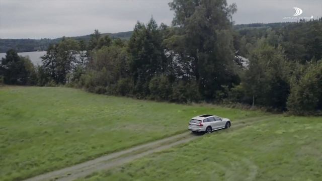 Volvo V60 Cross Country 2019 смотреть онлайн