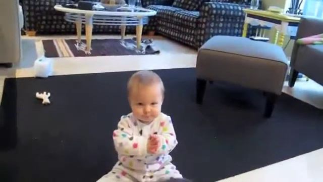 Eloise Learns to Clap смотреть онлайн