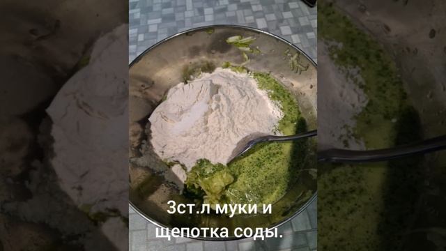 Кабачковые оладьи со шпинатом. смотреть онлайн