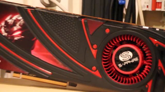 Sapphire Radeon R9 290 Unboxing and first look! смотреть онлайн