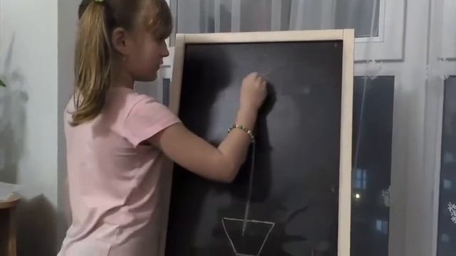 Канал:"Рисуй как я!" Варвара рисует цветок. Смотреть до конца смотреть онлайн