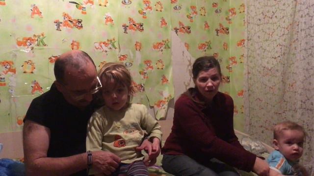 Многодетной семье предлагают расселиться в разные концы Витебска — на Титова и в Билево смотреть онлайн