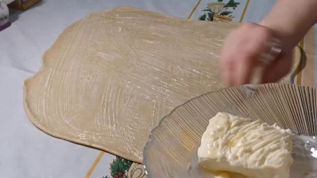 ИЗВЕСТНЫЕ БУЛОЧКИ С КОРИЦЕЙ СИННАБОН. СИННАБОНЫ В ДОМАШНИХ УСЛОВИЯХ. КАК ПРИГОТОВИТЬ ВКУСНЫЕ БУЛОЧК смотреть онлайн