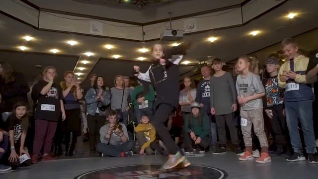 СУХОРУКОВА МАША VS САМБА | 1/8 HIP HOP KIDS PRO | KILL THE BEAT 7 смотреть онлайн