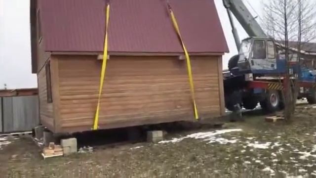 Поднимаем баню краном!!! Меняем покосившийся фундамент из блоков на свайный фундамент. смотреть онлайн