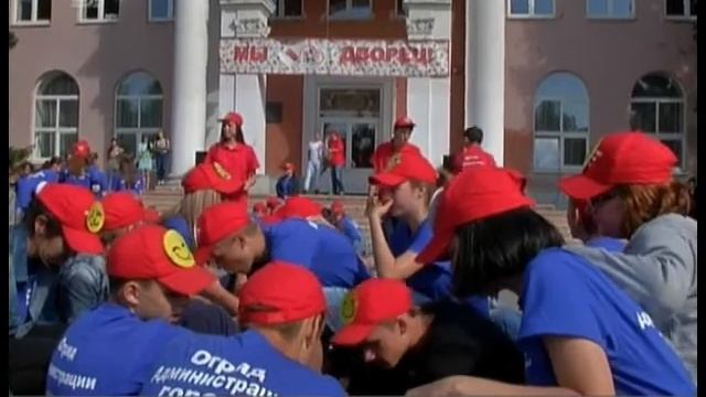 Школьники в Челябинске изготовили наряды из мусора смотреть онлайн