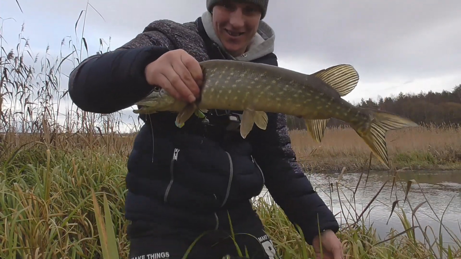 Рыбалка на cпиннинг. Щука в ноябре!!! смотреть онлайн