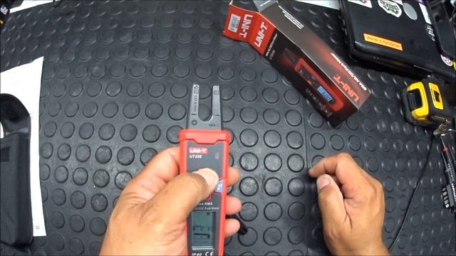 UNI-T UT256 Mini Amperímetro, sem precisar abrir garra. até 60A AC/DC FORK METER смотреть онлайн