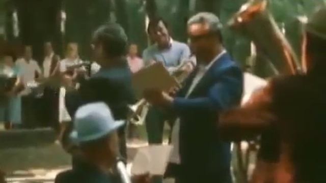 КЛЕНОВЫЙ ЛИСТ.MP4 смотреть онлайн