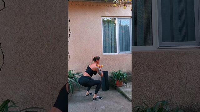 Dumbbell squat смотреть онлайн