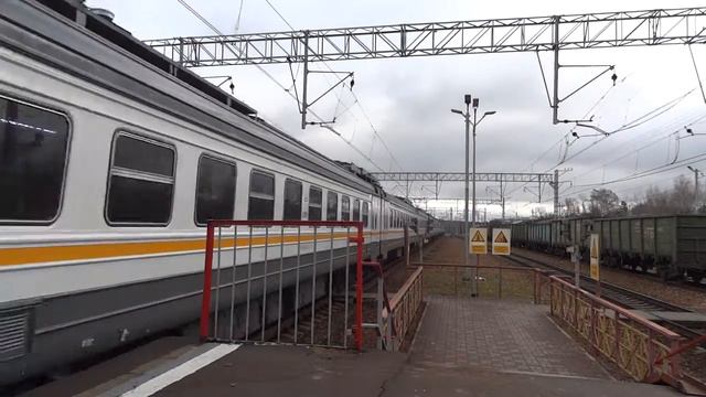 ЭД4М-0492 прибывает на станцию Внуково смотреть онлайн