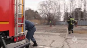 Мастерство и ювелирность управления пожарными автоцистернами продемонстрировали водители МЧС России