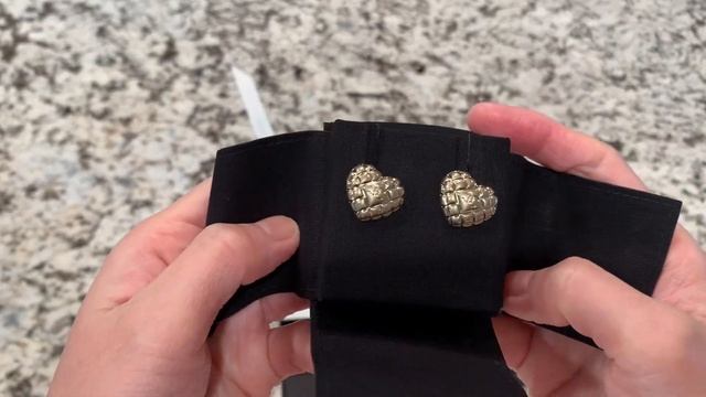 Chanel Unboxing - 21P glasses case with chain, earrings and necklace смотреть онлайн
