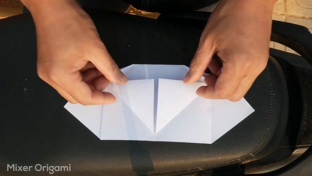 How to make a batman paper plane that flies like a boomerang смотреть онлайн