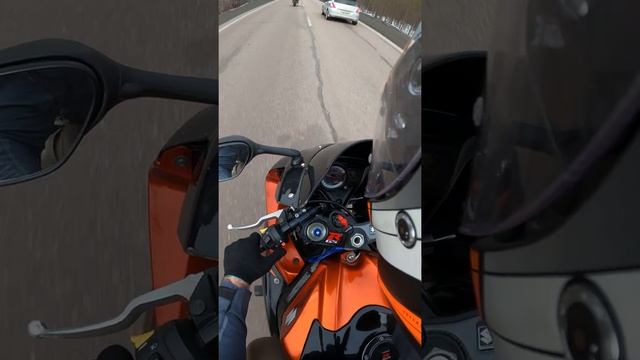 Прохват на спортах, по трассе Suzuki GSX-R750 vs Honda CBR 600rr смотреть онлайн