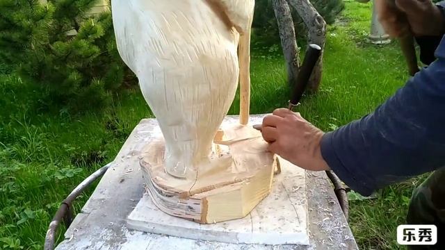 Медведь из дерева, пилой и стамеской. смотреть онлайн