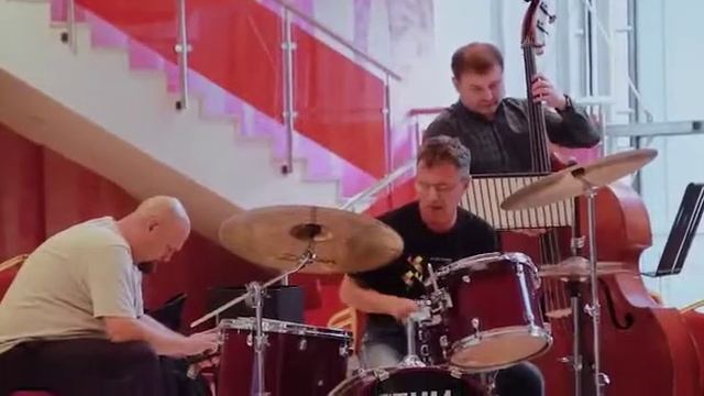 Биг-бэнд Владимира Толкачёва смотреть онлайн