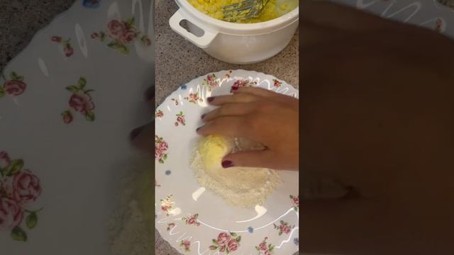 Блины с абрикосовым соусом