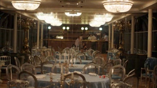 Стеклянная раздвижная перегородка на теплоход  River Palace, 