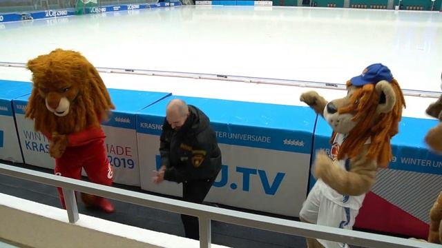 Танец охранника! смотреть онлайн