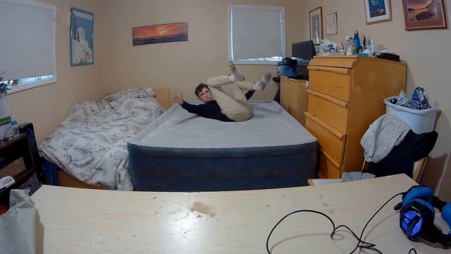 Intex Queen High Rise Dura-Beam Plus Airbed with Built-in Electric Pump Review смотреть онлайн