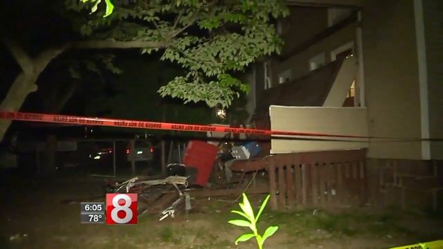 Neighbors react to frightening Hartford porch collapse смотреть онлайн