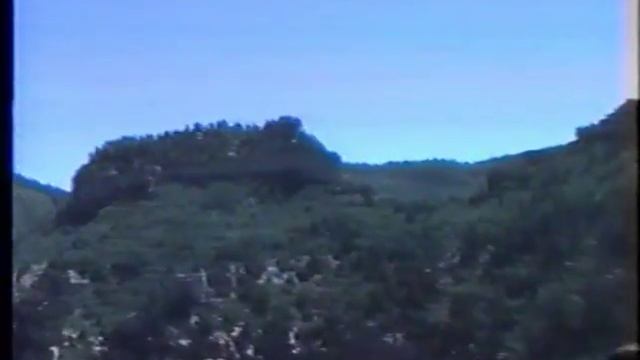 In Grand Canyon by helicopter. Song: ອ້າຍຍັງຮັກແດງ Artist: Chumpey Phaisythong смотреть онлайн