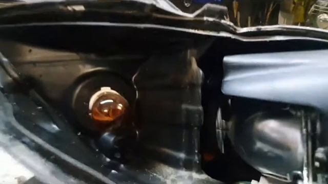 Toyota Auris. Лечим запотевание фары.