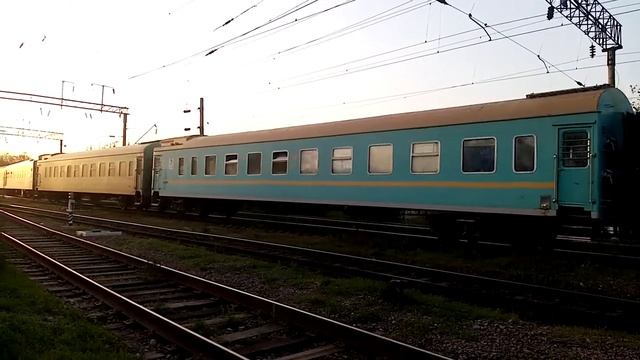 Манеровоныий Тепловоз СКД6Е-2043 пассажирский поезд сообщением Алматы-1 Актобе станция Алматы-1жд. смотреть онлайн