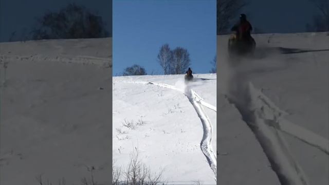 По склону на горном снегоходе (BRP Ski-Doo Summit X 165) смотреть онлайн