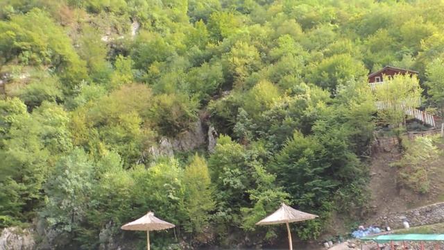 У истоков рукотворного озера Коман в Албании смотреть онлайн