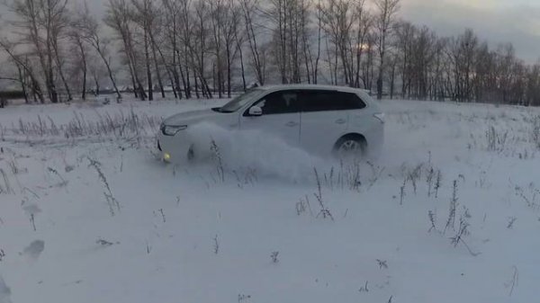 Митсубиси аутлендер PHEV по снегу