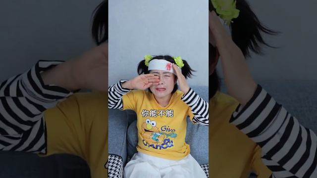 妈妈好心带老奶奶回来休息，没想到老奶奶是个小偷，还好被珍珍发现了！【可可妈妈】 смотреть онлайн