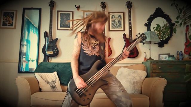 Green Day - Welcome To Paradise (Bass Cover) смотреть онлайн