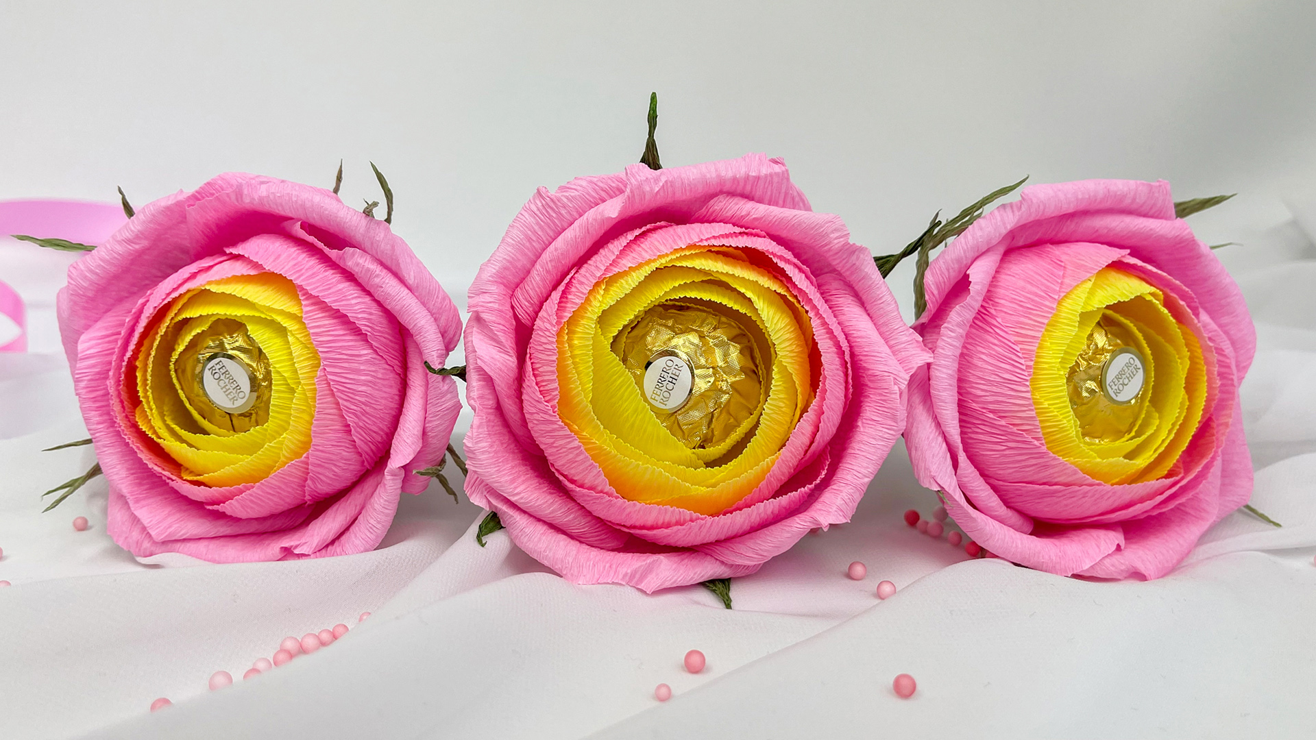 Бумажные цветы своими руками разноцветная роза из гофрированной бумаги с конфетой смотреть онлайн