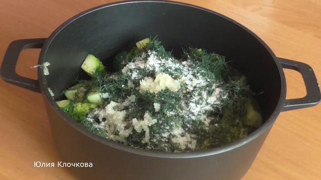 ЛЁГКИЙ САЛАТ ИЗ ОГУРЦОВ И ПОМИДОРОВ.Вкусный рецепт. Юлия Клочкова. смотреть онлайн