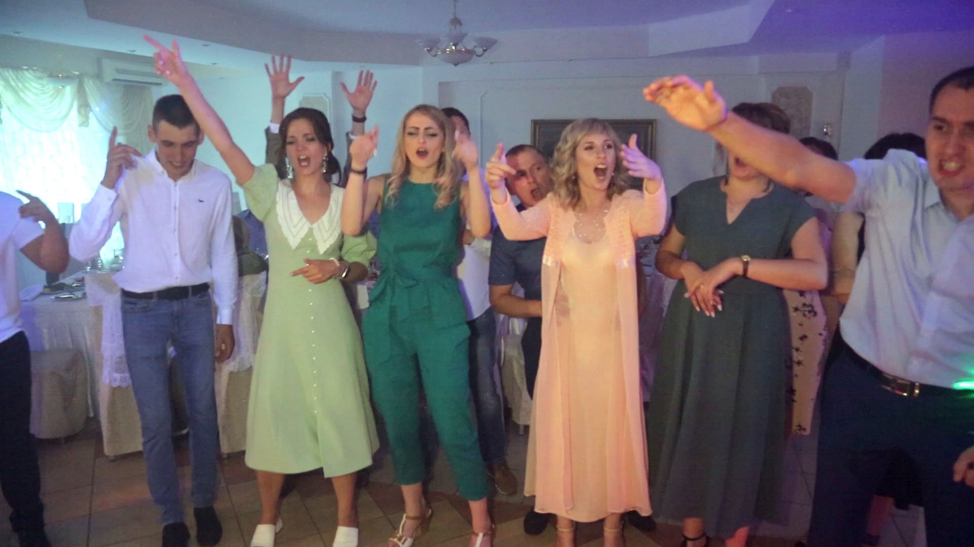 Гости отрабатывают украденные туфли невесты смотреть онлайн