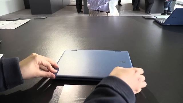 Acer Aspire R11 2-in-1 Hands-on [English] смотреть онлайн