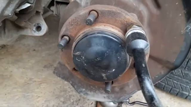 Как заменить сломанные шпильки на суппорте автомобиля смотреть онлайн