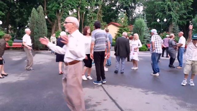 НРАВИТСЯ МНЕ!??/ТАНЦЫ В ПАРКЕ ГОРЬКОГО ХАРЬКОВ 2021 смотреть онлайн