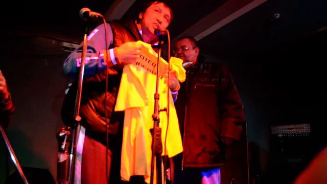 Миша Осинов вручает памятные сувениры. Часть вторая. смотреть онлайн