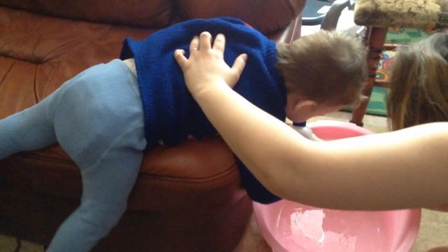 Как промывать ребенку нос Долфином смотреть онлайн