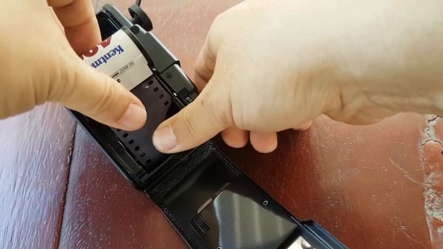 Load Film in Olympus XA2 смотреть онлайн