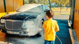 Учимся мыть мамину машину на автомойке