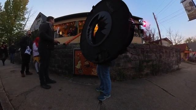 A Ghoulish Halloween Photoshoot: Street Portraits with Halumin on Eureka Springs' White Street смотреть онлайн