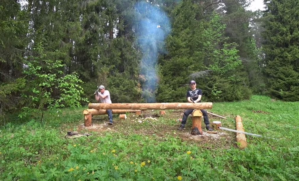 ИЗБА В ЛЕСУ - часть 2 | ставим столбы под основание